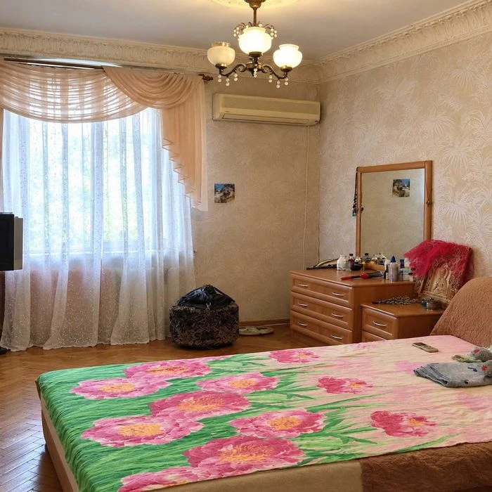 3-комнатная сталинка на Жуковского. Гараж во дворе