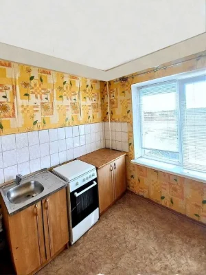 Продам 2х комнатную с большой кухней Хортицкий рн