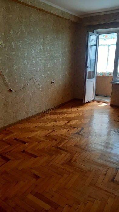 Продам 2х комнатную с большой кухней Хортицкий рн