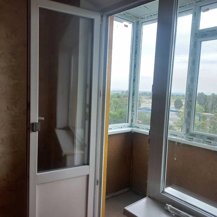 Продам 2х комнатную с большой кухней Хортицкий рн