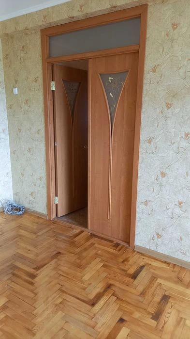 Продам 2х комнатную с большой кухней Хортицкий рн