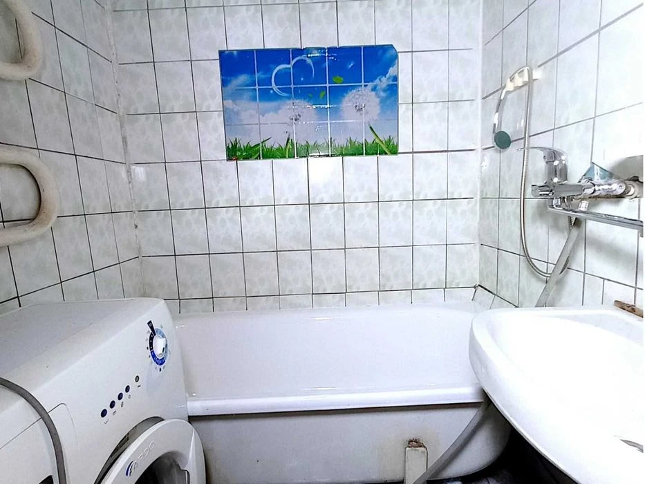 Продам 2х комнатную с большой кухней Хортицкий рн