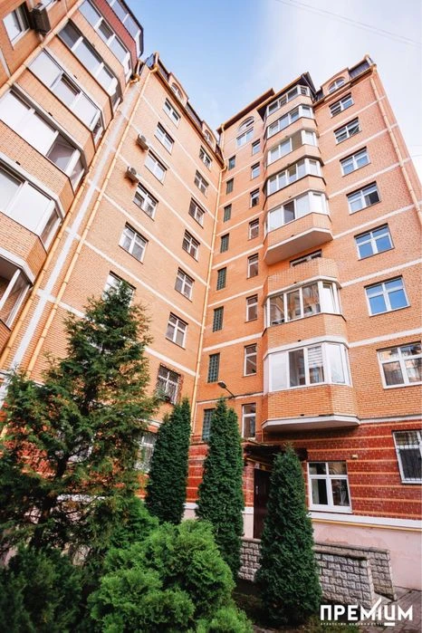 Продаж 4-кімнатна квартира в центрі міста!