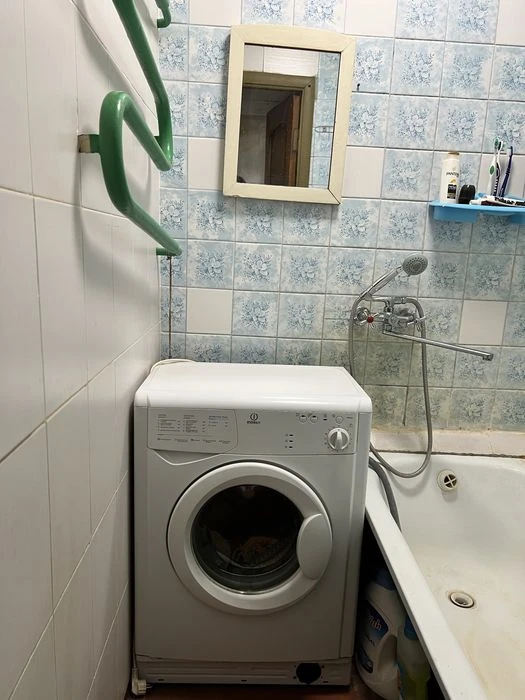 Продаж квартири з гарним плануванням в р-ні пр. Левка Лукʼян