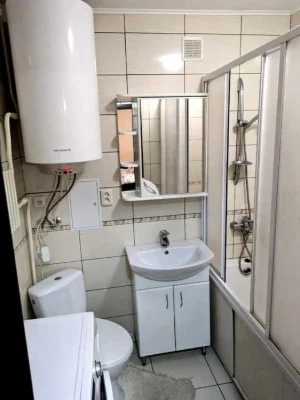 Продам 2х комн квартиру,Новые дома, метро Армейская 1 выс/5
