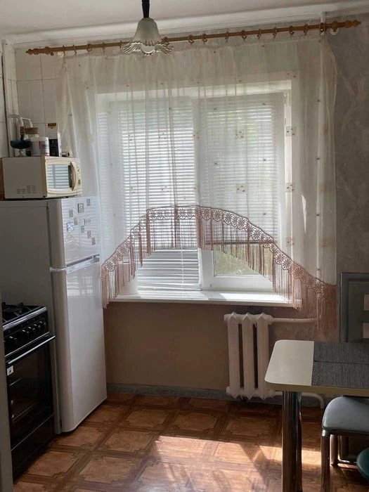 Продам 2-комнатную квартиру Малый рынок