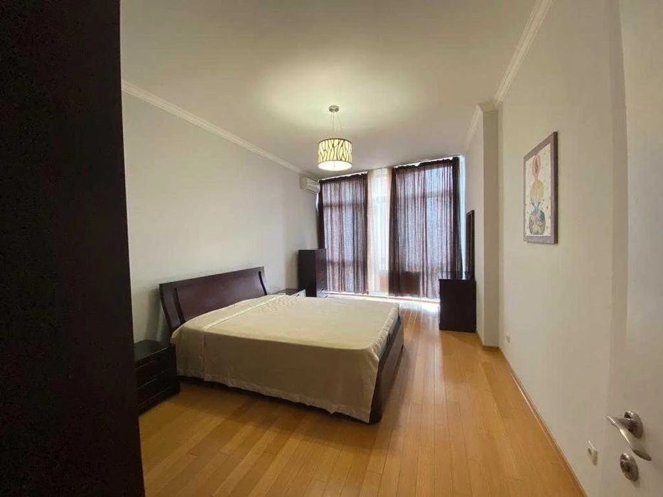 For sale 4-room apartment 130 m2 Dmitrievskaya 80 Center Shevcherkivskyi district