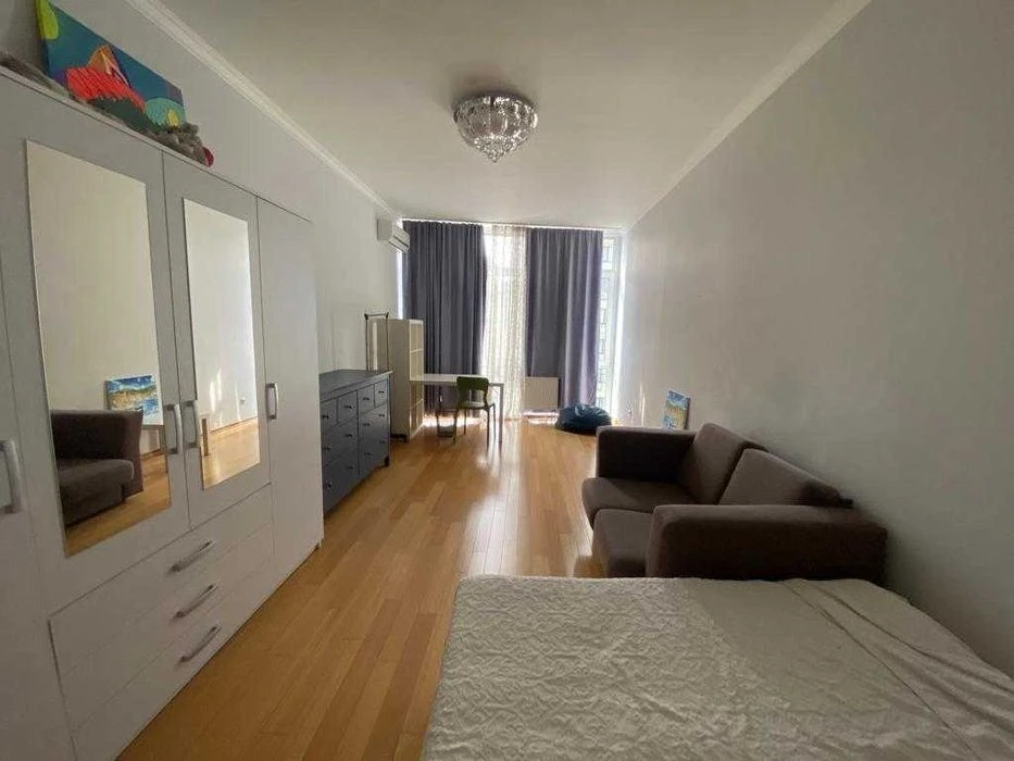 For sale 4-room apartment 130 m2 Dmitrievskaya 80 Center Shevcherkivskyi district