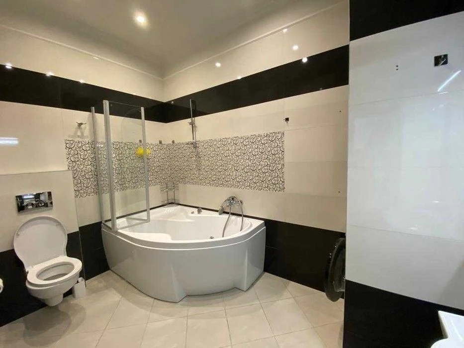 For sale 4-room apartment 130 m2 Dmitrievskaya 80 Center Shevcherkivskyi district