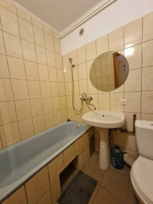 Продаж затишної 2-кімнатної квартири з холом у самому центрі