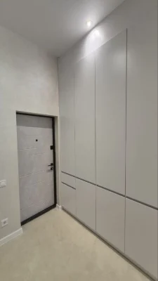 Продам 1-кімнатну смарт-квартиру з новим ремонтом у районі п