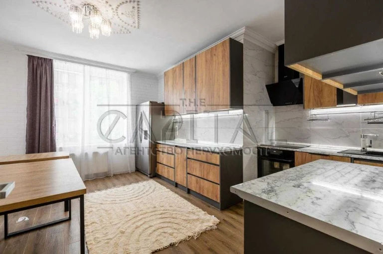 Продаж / Квартира / 94 м², 3 окремі кімнати / вул. Дмитрівсь