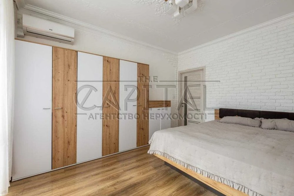 Продаж / Квартира / 94 м², 3 окремі кімнати / вул. Дмитрівсь