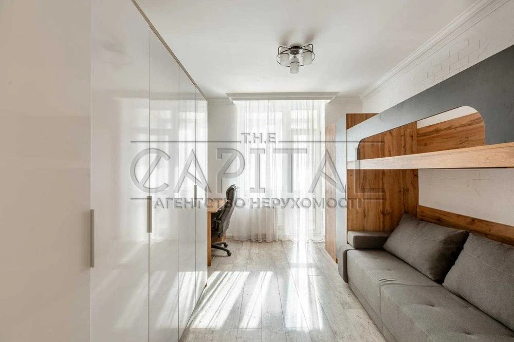 Продаж / Квартира / 94 м², 3 окремі кімнати / вул. Дмитрівсь