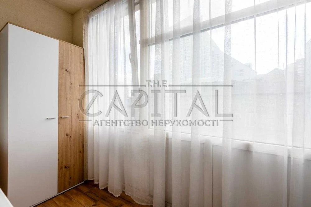 Продаж / Квартира / 94 м², 3 окремі кімнати / вул. Дмитрівсь