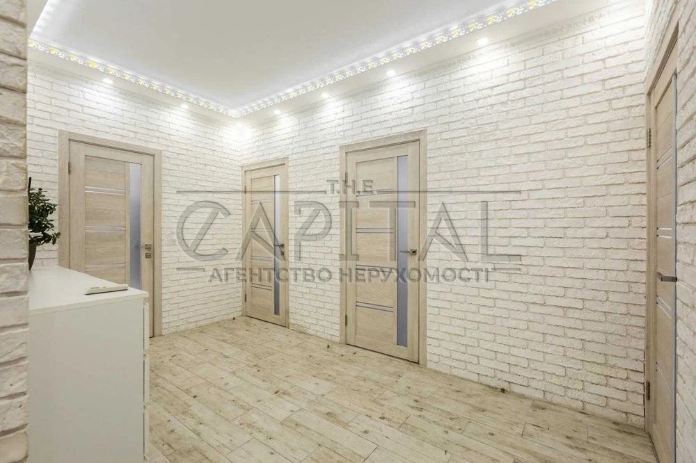 Продаж / Квартира / 94 м², 3 окремі кімнати / вул. Дмитрівсь
