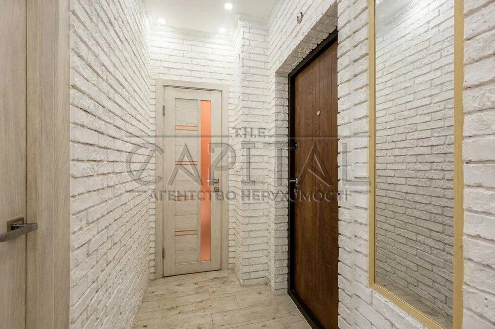 Продаж / Квартира / 94 м², 3 окремі кімнати / вул. Дмитрівсь