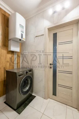 Продаж / Квартира / 94 м², 3 окремі кімнати / вул. Дмитрівсь