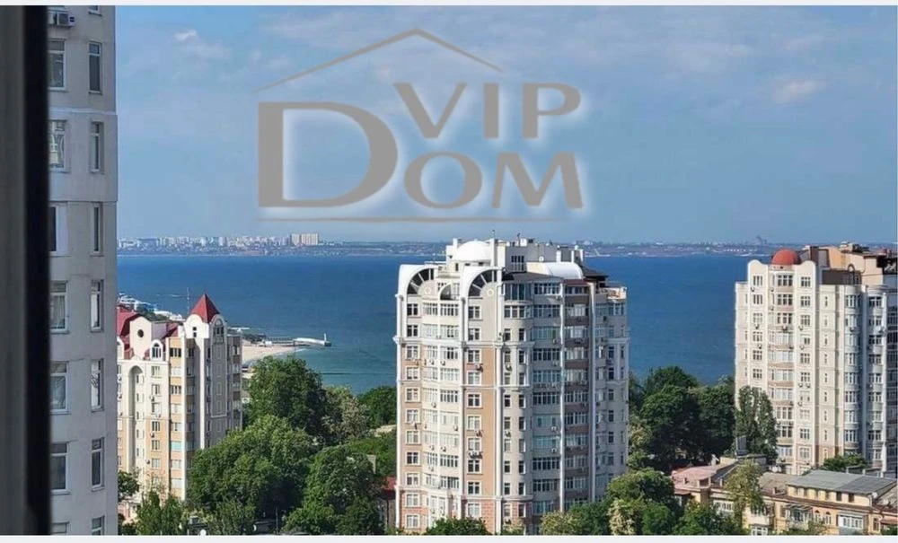 Квартира на море, Французский бульвар