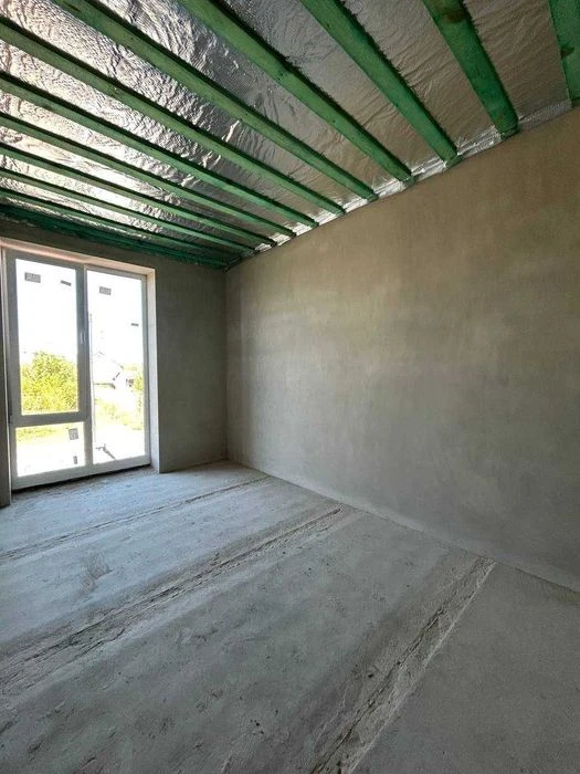 Продам стильний котедж на ділянці 5 сот. Паркан по периметру