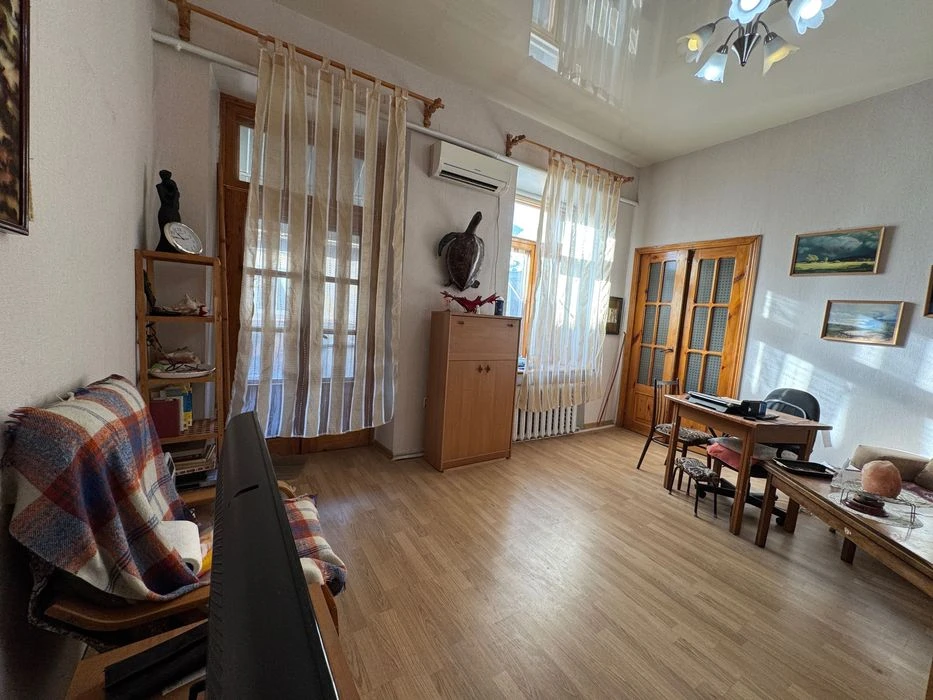 Продам 3к. квартиру в Центре - ул. Базарная/ул. Итальянская