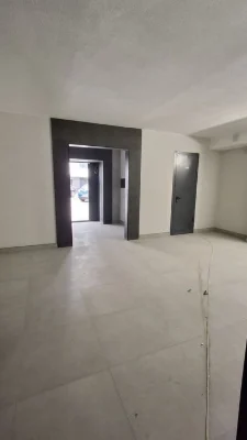 Квартира - з трьома кімнатами та 2 санвузлами. Простір для к
