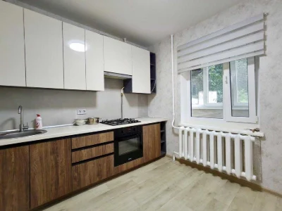 У продажу 1-кімнатна квартира ЧН-серії 39 м2, ремонт, вбудов