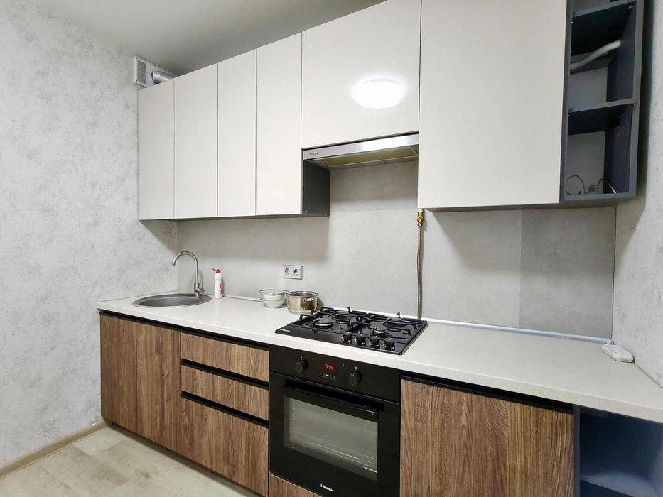 У продажу 1-кімнатна квартира ЧН-серії 39 м2, ремонт, вбудов
