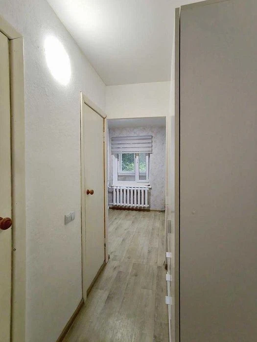 У продажу 1-кімнатна квартира ЧН-серії 39 м2, ремонт, вбудов