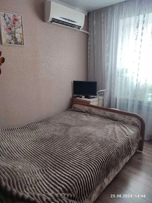 Продам 3-комн квартиру в районе Космонавтов ул.