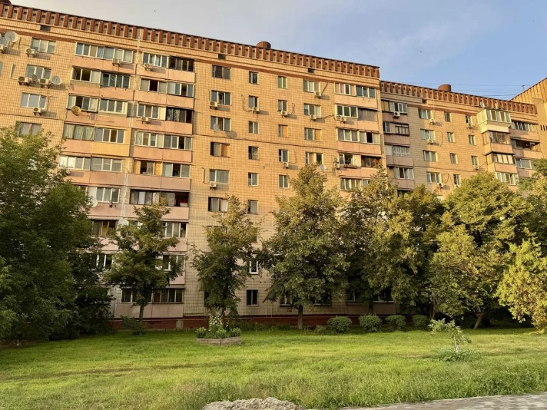 Продаж 2 кімн. квартири 54м2 Харківське шосе 55 - (цегляний