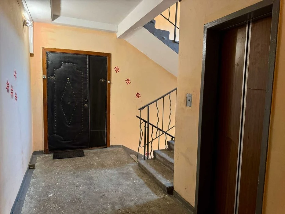 Продаж 2 кімн. квартири 54м2 Харківське шосе 55 - (цегляний