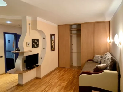 Продам пространства 1 ком. квартиру, ул.Анны Ахматовой 3, ст.м