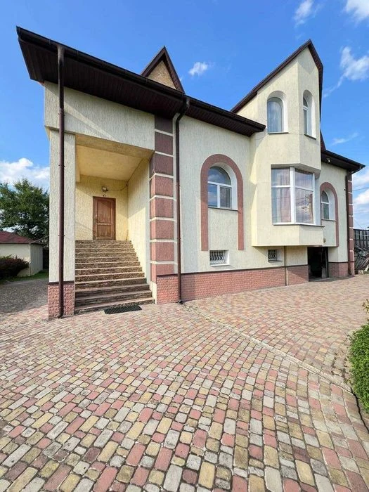 Продам 2х поверховий будинок,район Одесская,250м2 (код5662)
