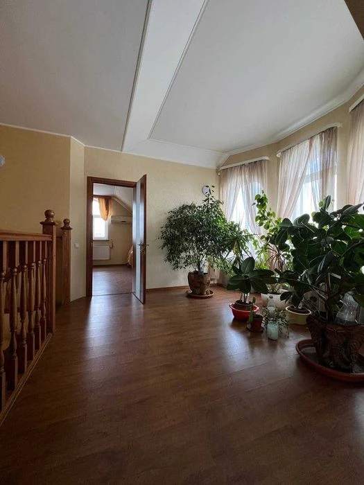Продам 2х поверховий будинок,район Одесская,250м2 (код5662)