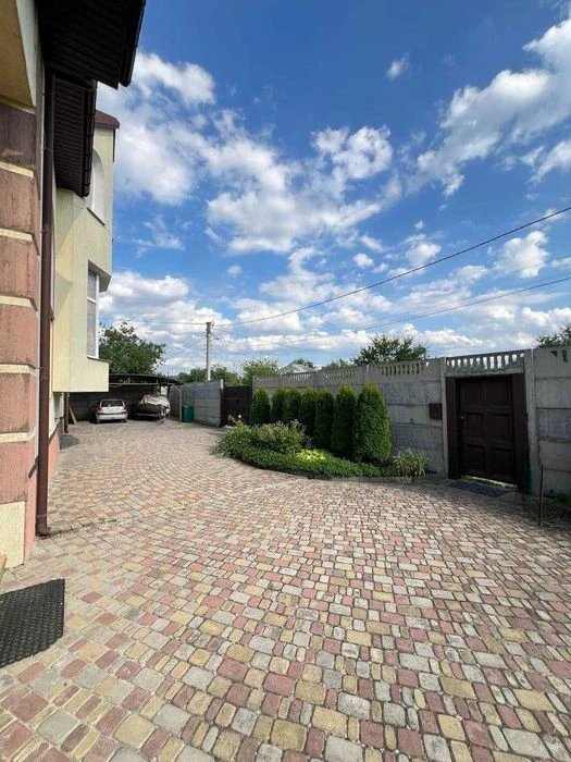 Продам 2х поверховий будинок,район Одесская,250м2 (код5662)