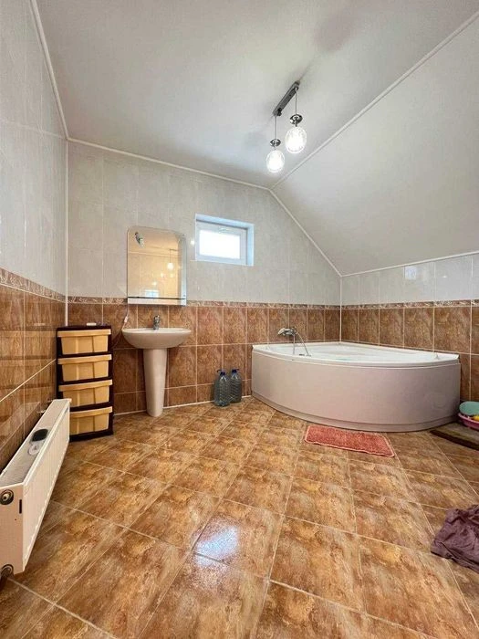Продам 2х поверховий будинок,район Одесская,250м2 (код5662)