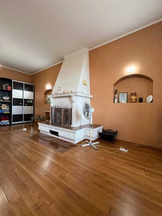 Продам 2х поверховий будинок,район Одесская,250м2 (код5662)