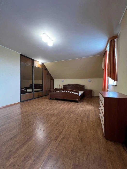 Продам 2х поверховий будинок,район Одесская,250м2 (код5662)