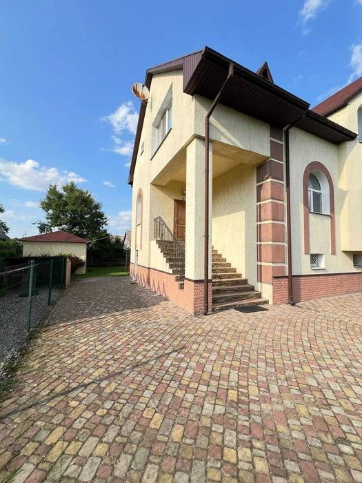 Продам 2х поверховий будинок,район Одесская,250м2 (код5662)