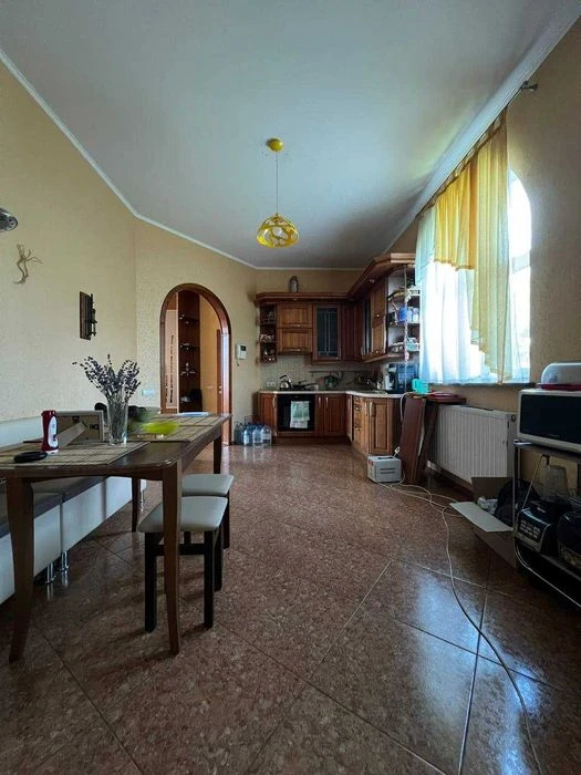 Продам 2х поверховий будинок,район Одесская,250м2 (код5662)