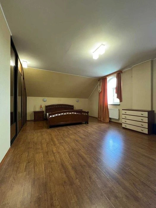 Продам 2х поверховий будинок,район Одесская,250м2 (код5662)