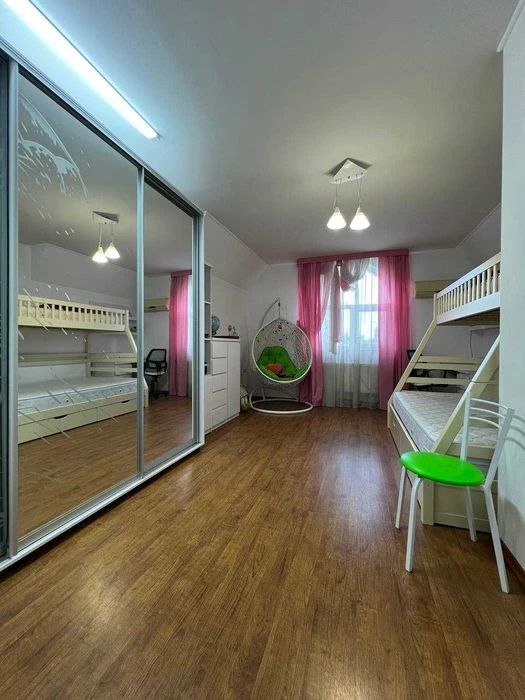 Продам 2х поверховий будинок,район Одесская,250м2 (код5662)