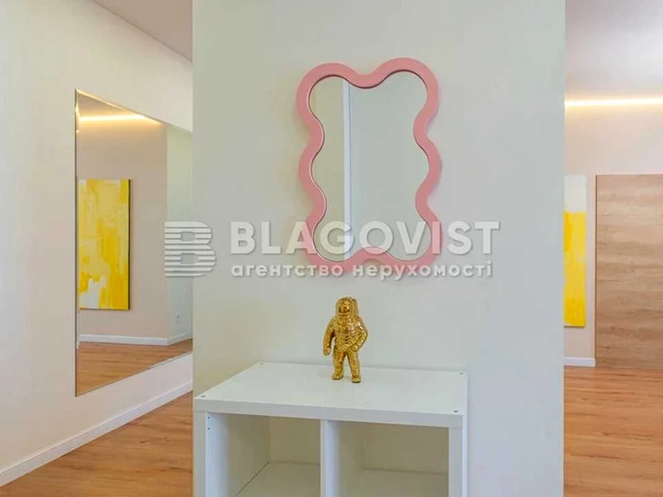 Квартира. Київ, Каховська вул.