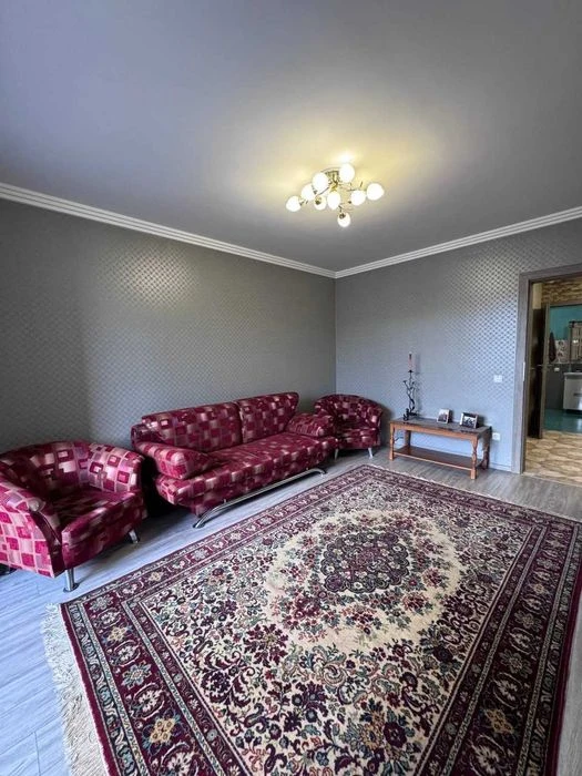 Продаж простора трикімнатна квартира  вул.Дорошенка