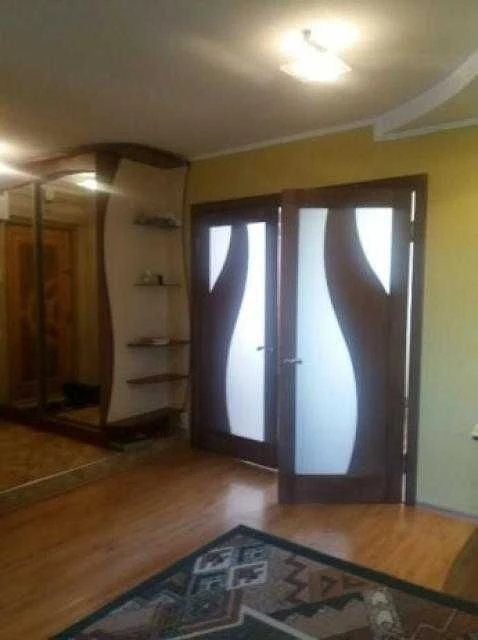 3-х кімнатна квартира в цегляний будинку, з капітальним ремо