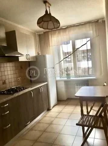 Продаж квартири 2 к Центр Арсенальна Києво-Печерська лавра М