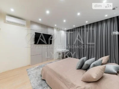 Sale of 3-room apartment 85 sq. m. on Andriy Verkhoglyada St. 15B •