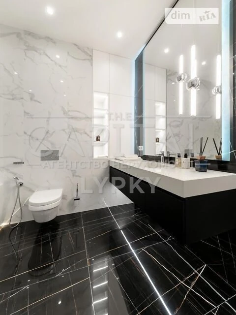Sale of 3-room apartment 85 sq. m. on Andriy Verkhoglyada St. 15B •