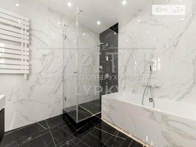 Sale of 3-room apartment 85 sq. m. on Andriy Verkhoglyada St. 15B •